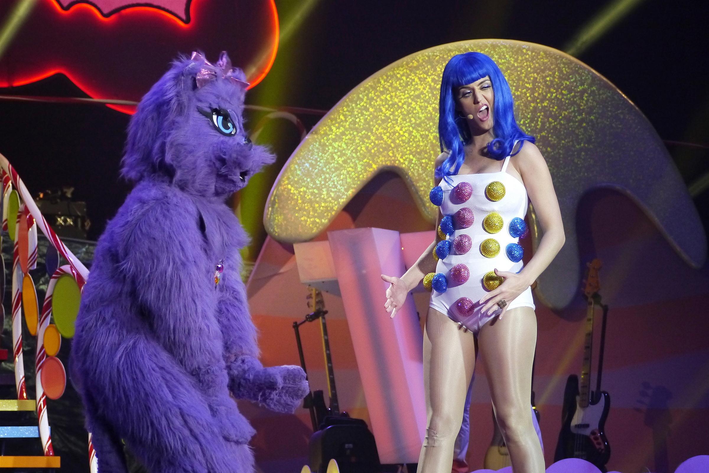 Katy Perry performing at the O2 arena - Photos | Picture 102866